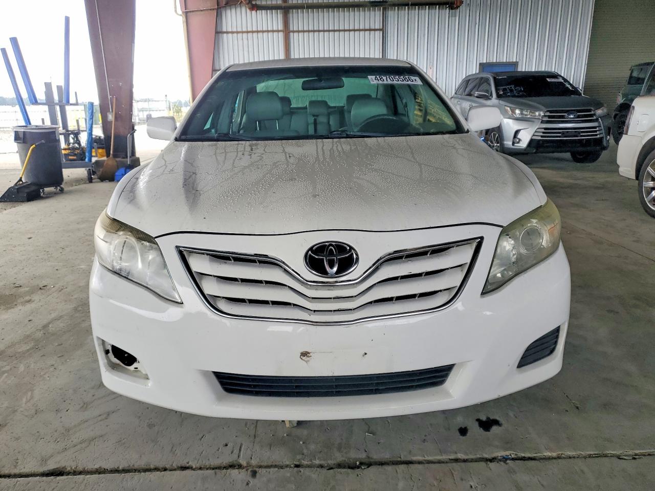 2011 TOYOTA CAMRY LE photo 5