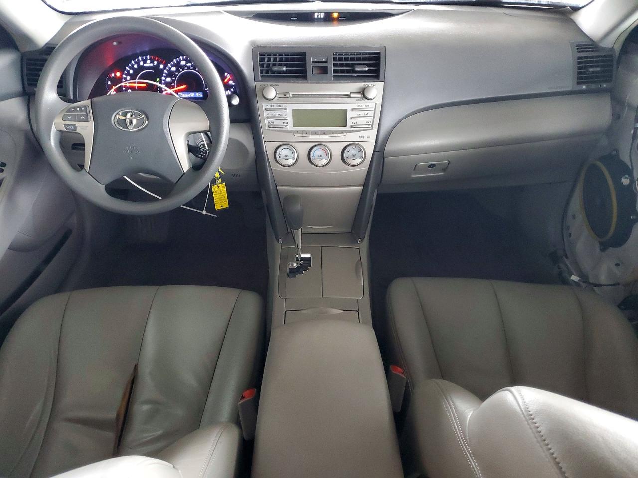 2011 TOYOTA CAMRY LE photo 8