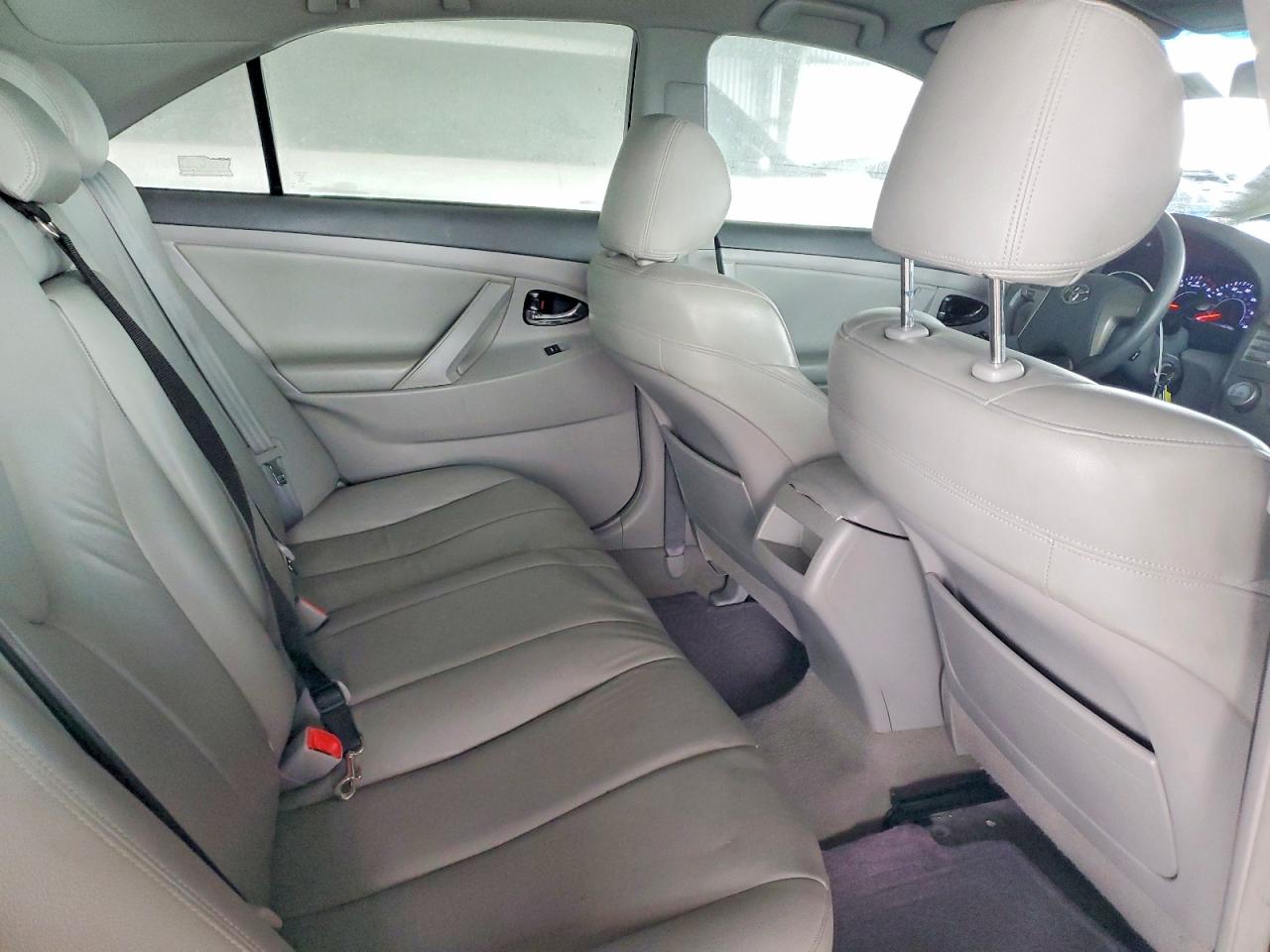 2011 TOYOTA CAMRY LE photo 10