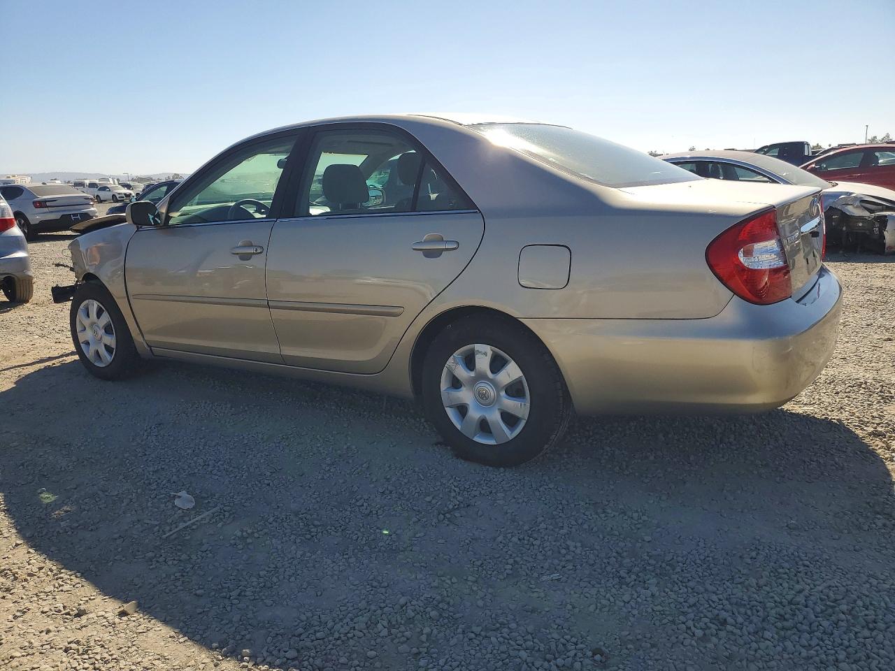 2004 TOYOTA CAMRY LE photo 3
