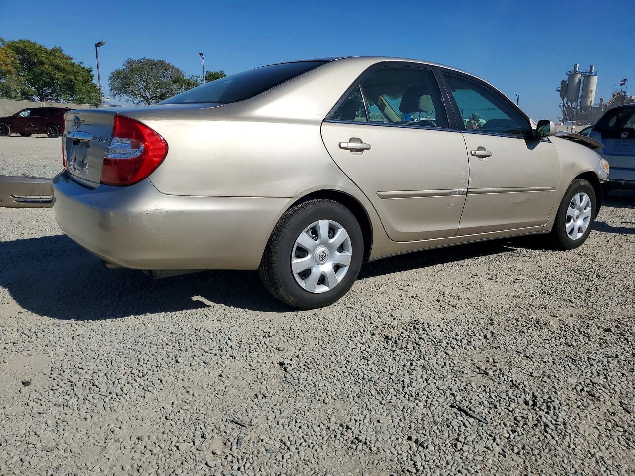 2004 TOYOTA CAMRY LE photo 5