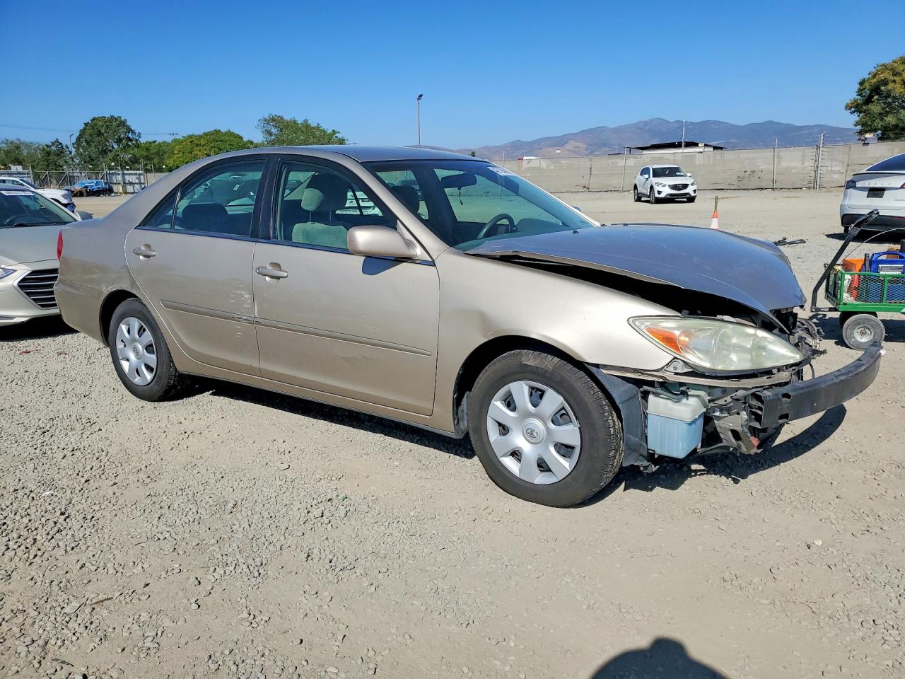 2004 TOYOTA CAMRY LE photo 7