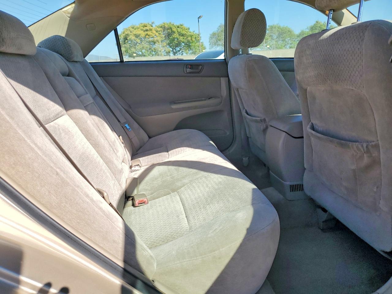 2004 TOYOTA CAMRY LE photo 19