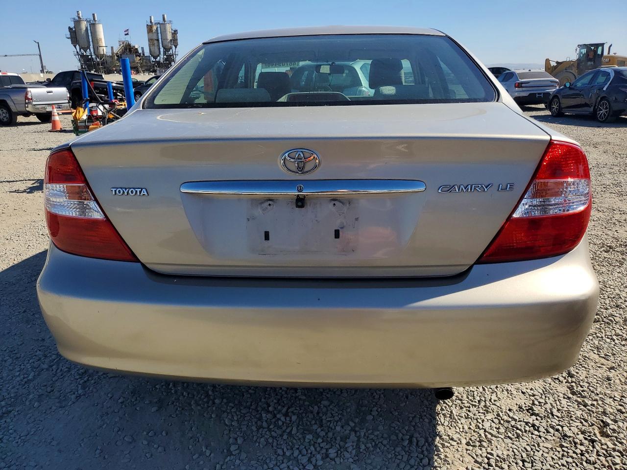 2004 TOYOTA CAMRY LE photo 11