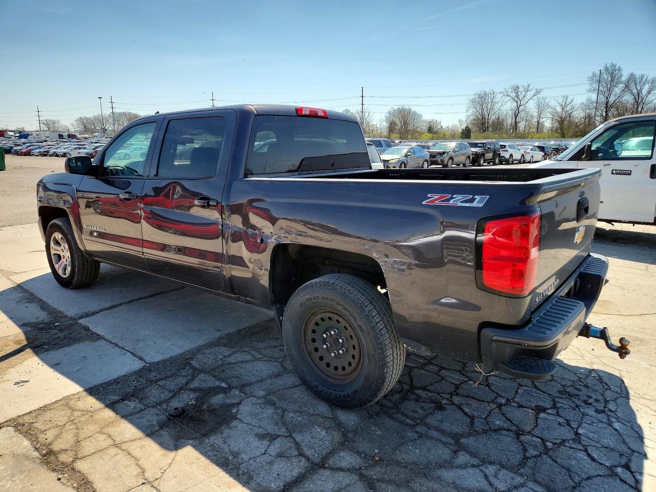 2016 CHEVROLET SILVERADO K1500 LT photo 2