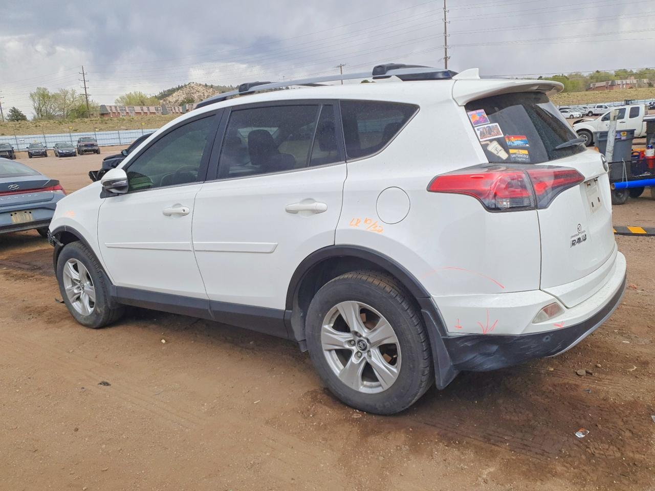 2018 TOYOTA RAV4 XLE photo 3