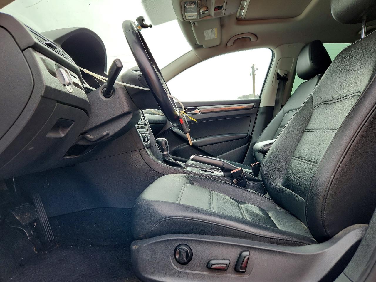 2017 VOLKSWAGEN PASSAT SE photo 13