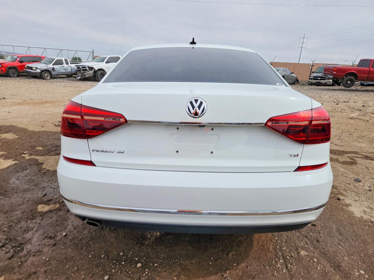 2017 VOLKSWAGEN PASSAT SE photo 11