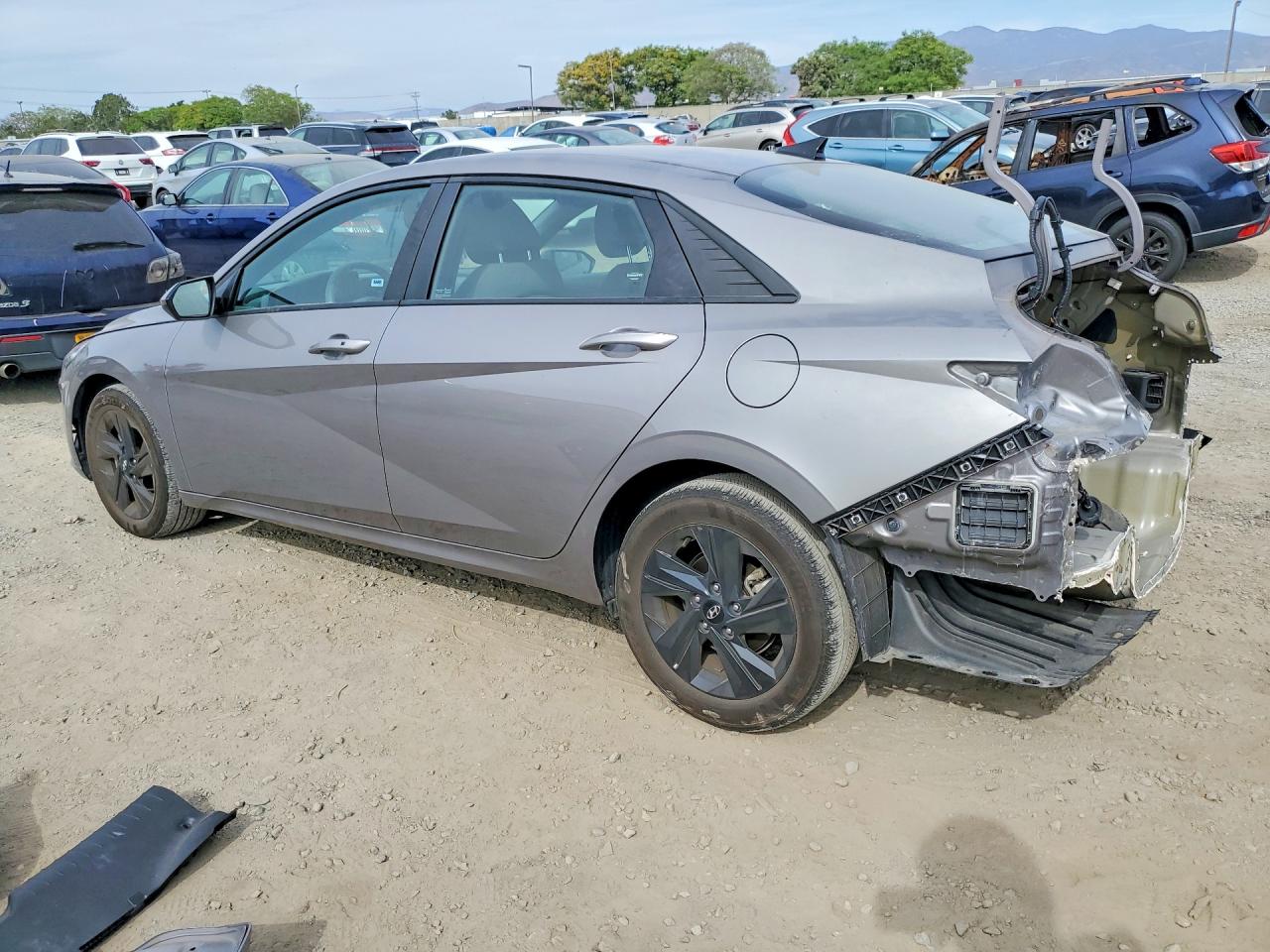 2023 HYUNDAI ELANTRA SEL photo 2