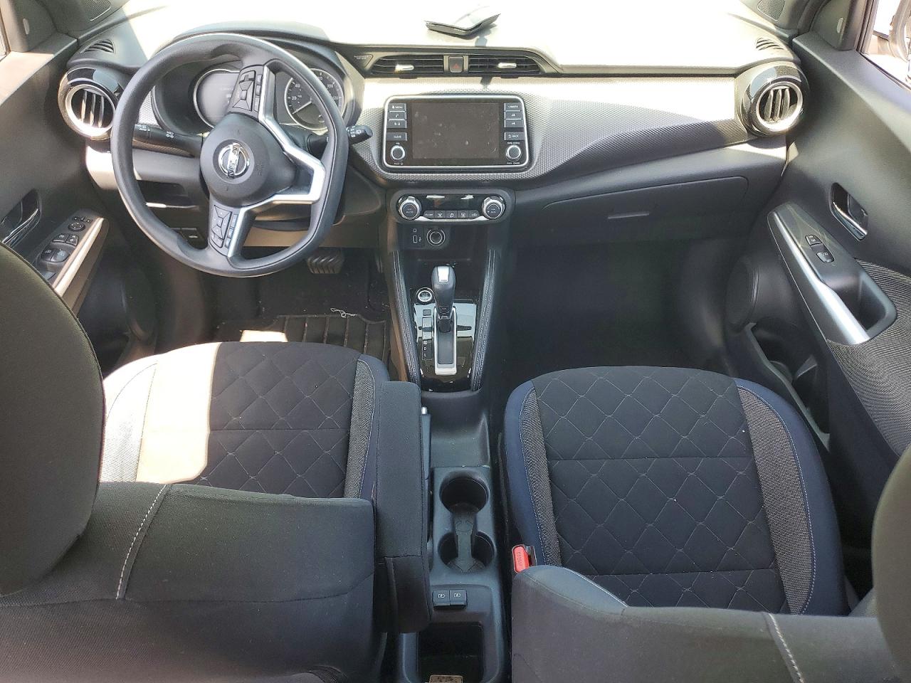 2018 NISSAN KICKS SV photo 15