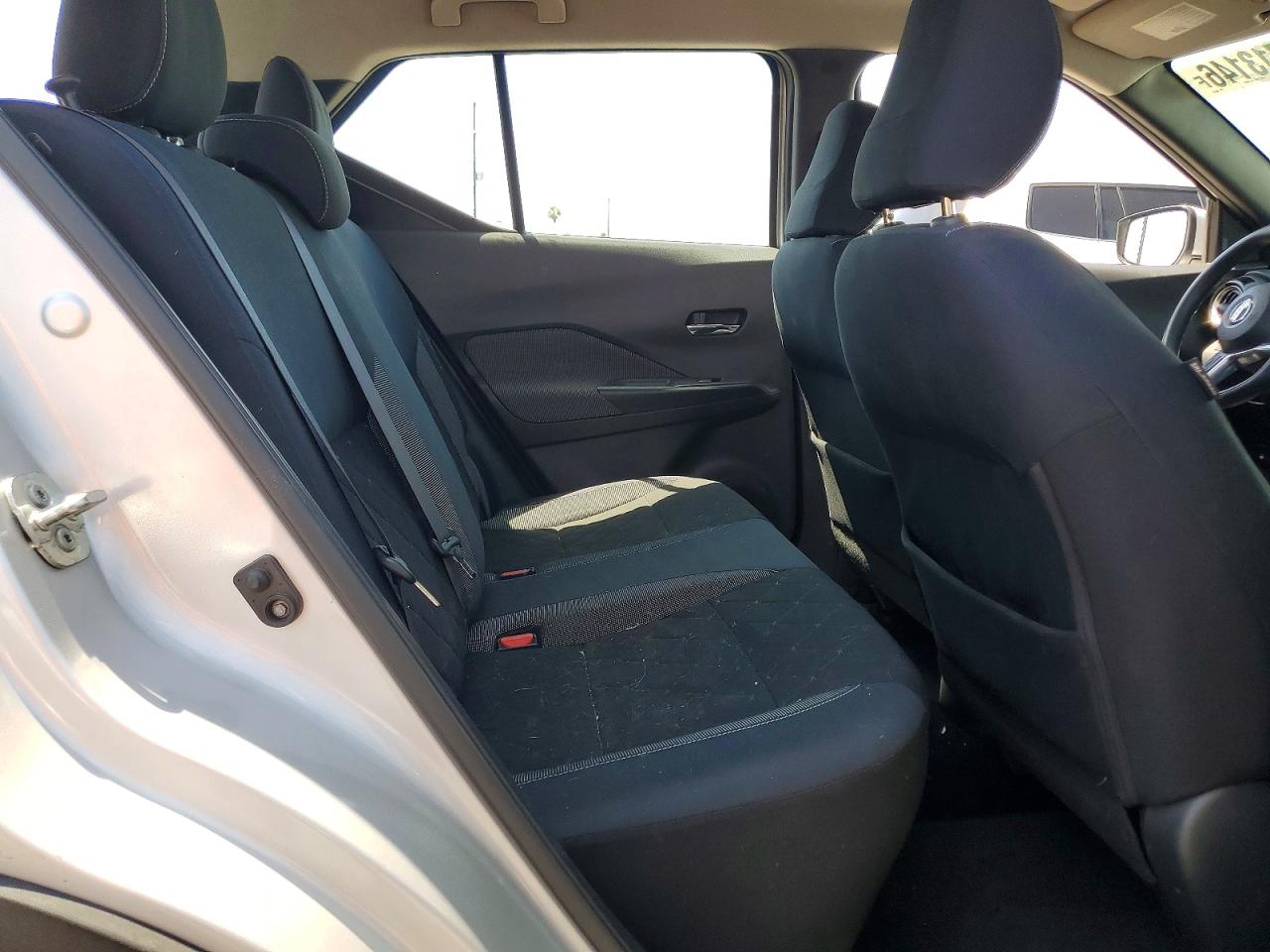 2018 NISSAN KICKS SV photo 21