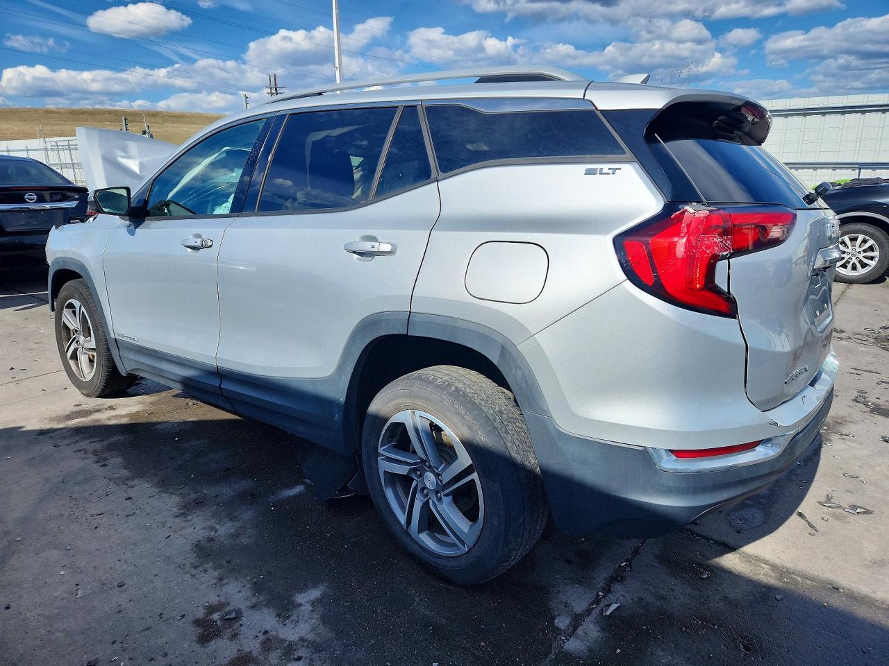 2019 GMC TERRAIN SLT photo 2
