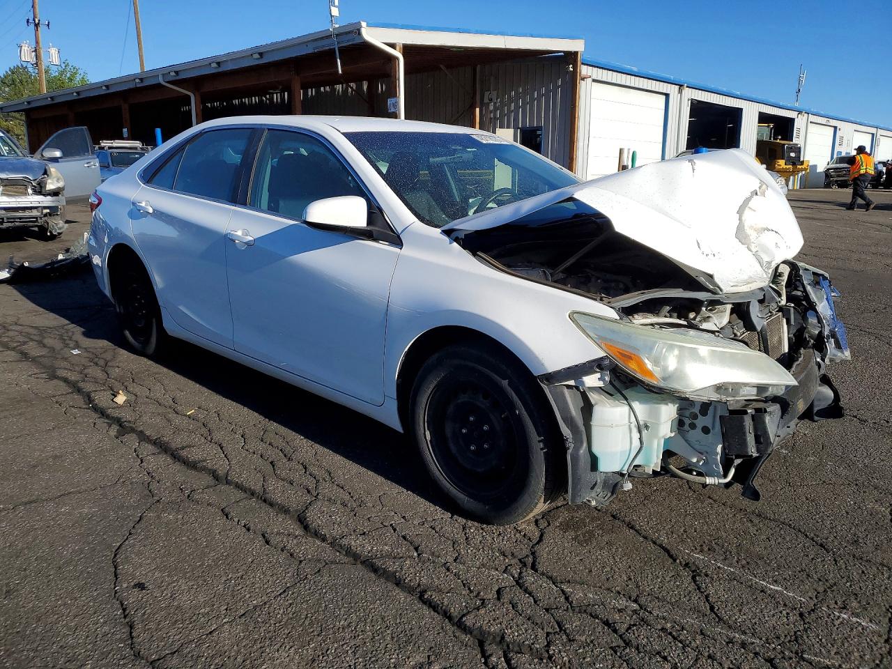 2015 TOYOTA CAMRY LE photo 10