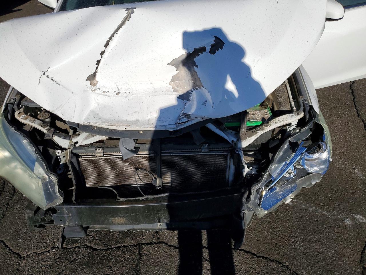 2015 TOYOTA CAMRY LE photo 31