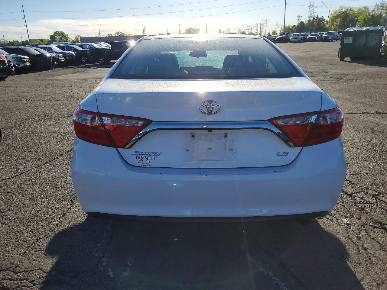 2015 TOYOTA CAMRY LE photo 16