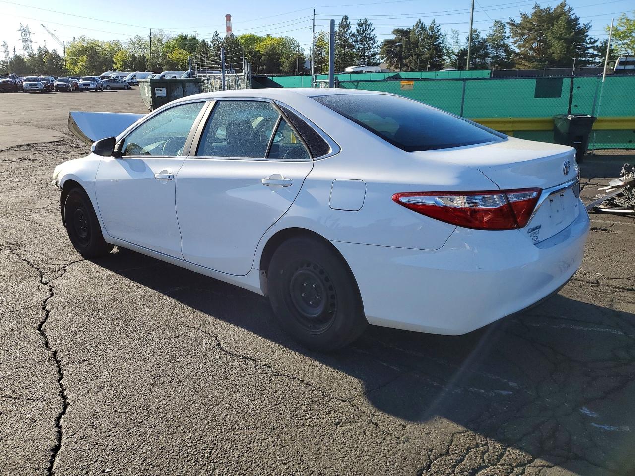 2015 TOYOTA CAMRY LE photo 4