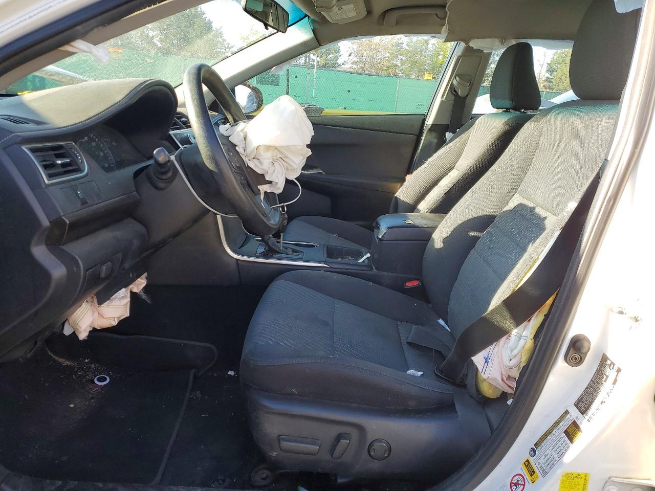 2015 TOYOTA CAMRY LE photo 19