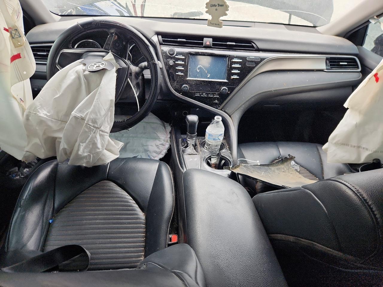 2019 TOYOTA CAMRY SE photo 15