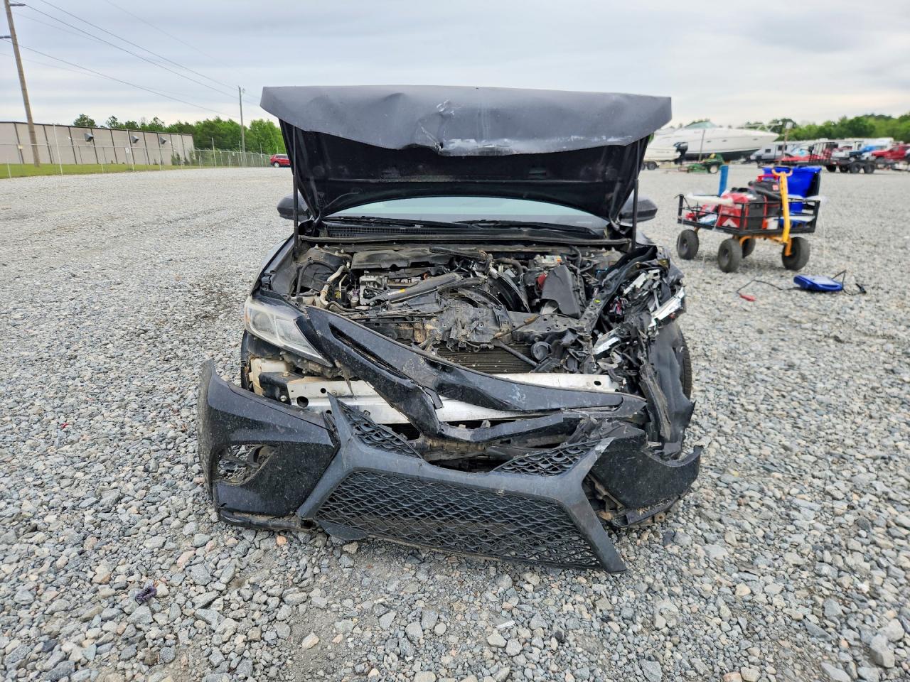 2019 TOYOTA CAMRY SE photo 9