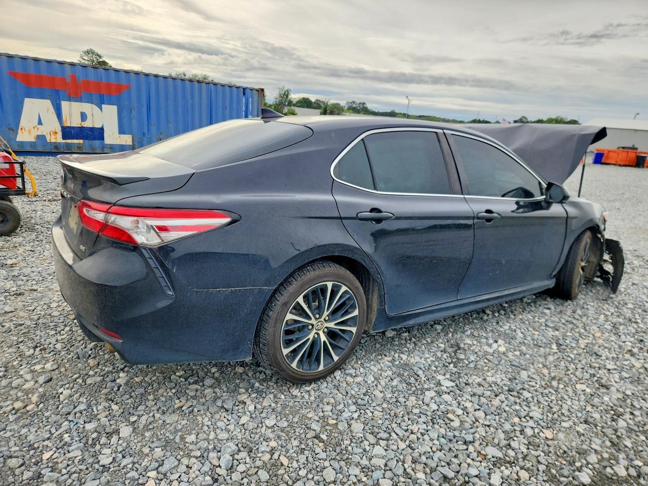 2019 TOYOTA CAMRY SE photo 5
