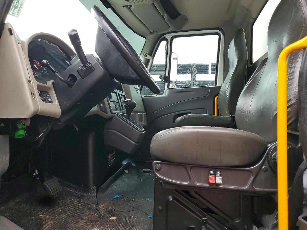 2017 INTERNATIONAL 4300 BOX TRUCK photo 13