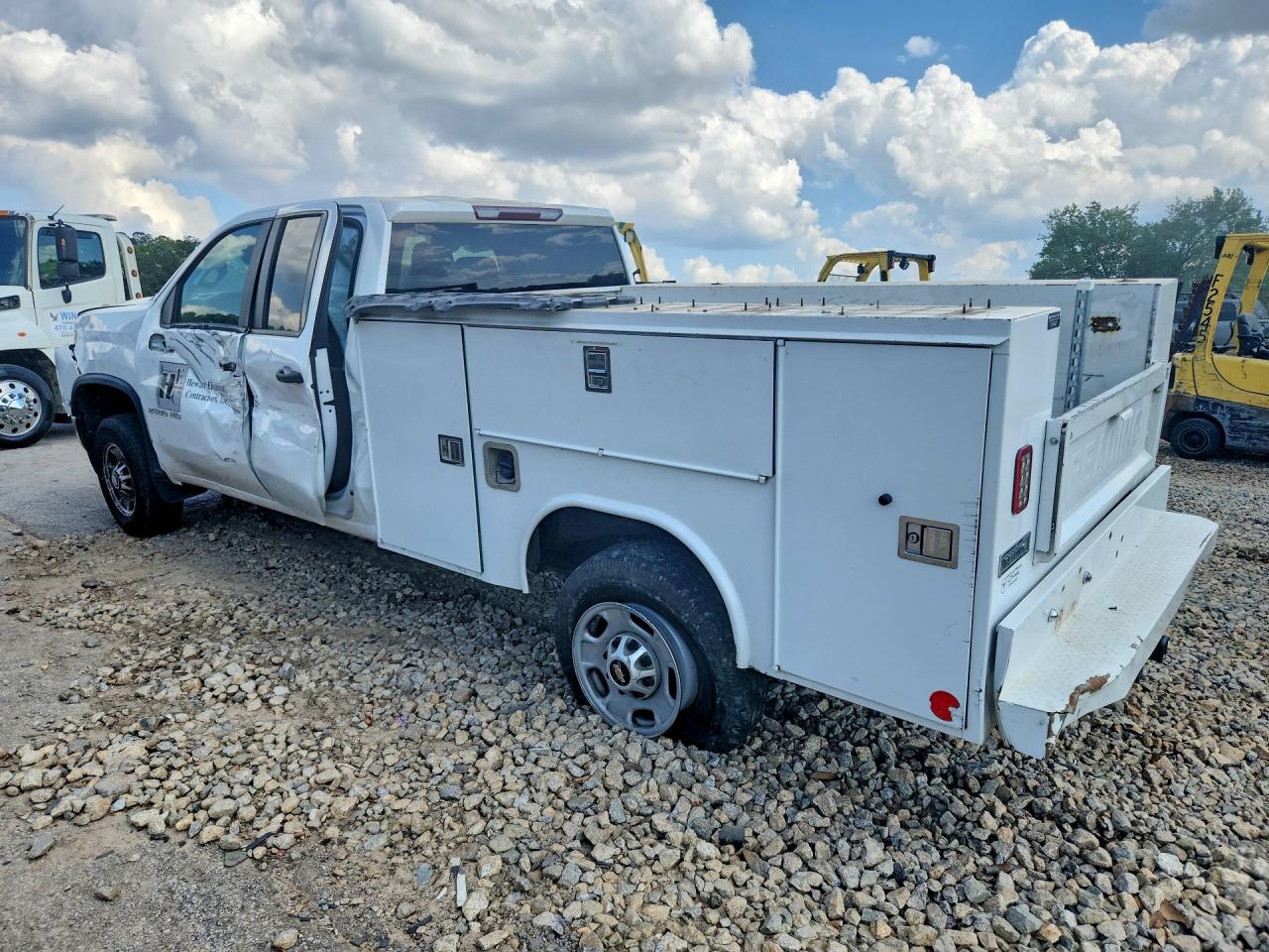 2021 CHEVROLET SILVERADO C2500 HEAVY DUTY photo 3