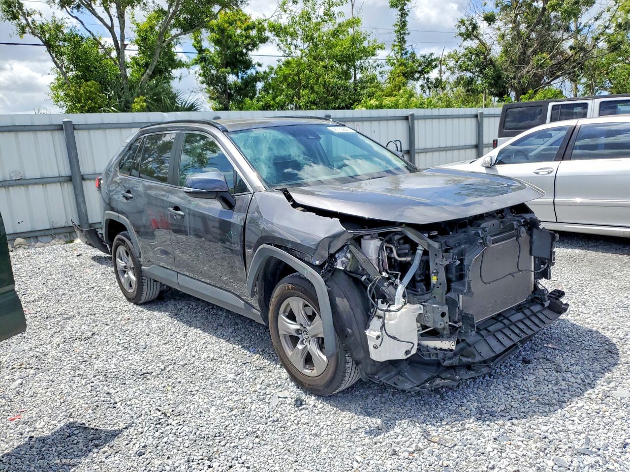 2022 TOYOTA RAV4 XLE photo 10