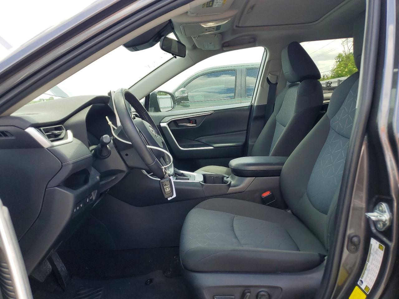 2022 TOYOTA RAV4 XLE photo 19