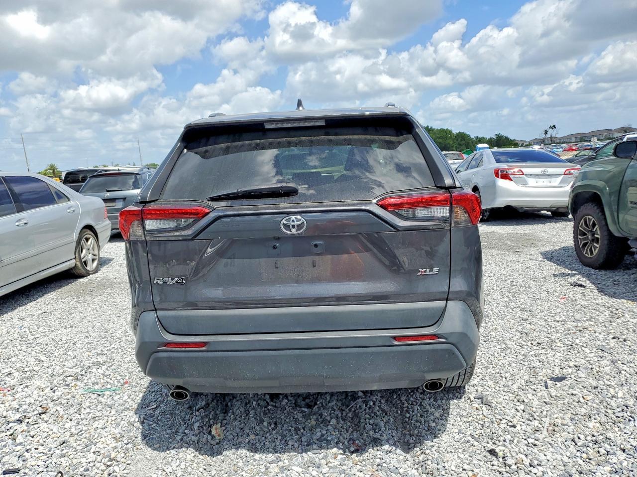 2022 TOYOTA RAV4 XLE photo 16