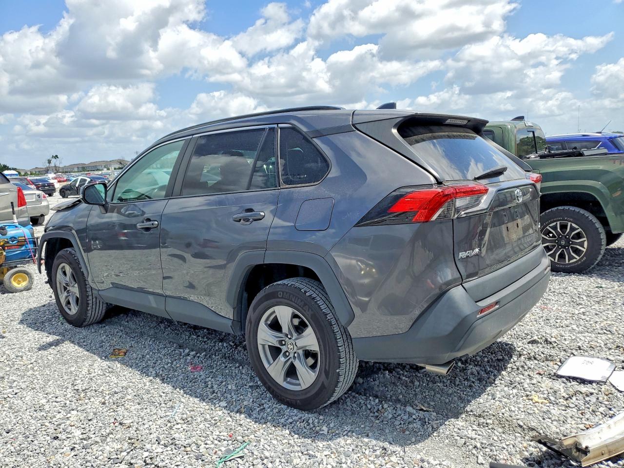2022 TOYOTA RAV4 XLE photo 4