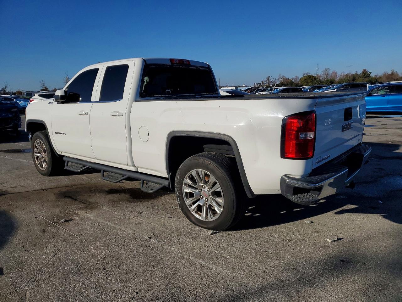 2015 GMC SIERRA photo 3