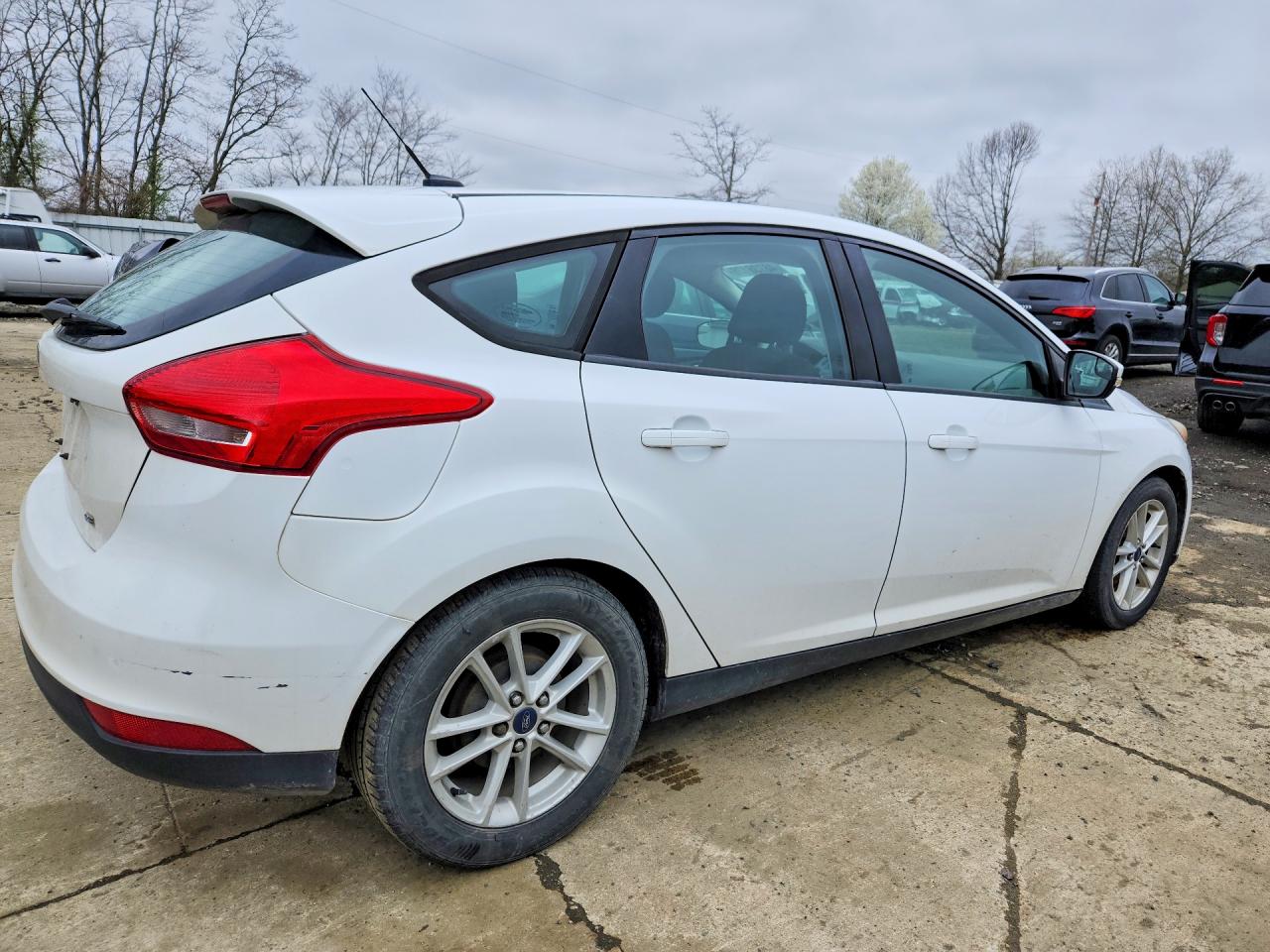 2015 FORD FOCUS SE photo 5