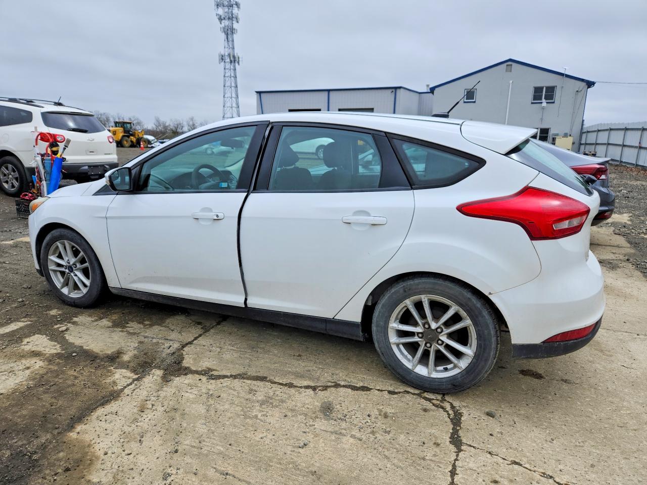 2015 FORD FOCUS SE photo 3