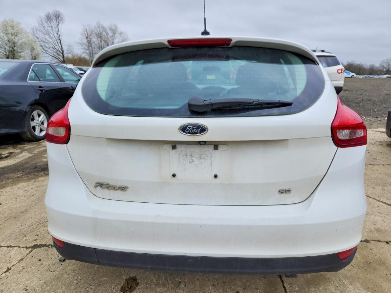 2015 FORD FOCUS SE photo 11