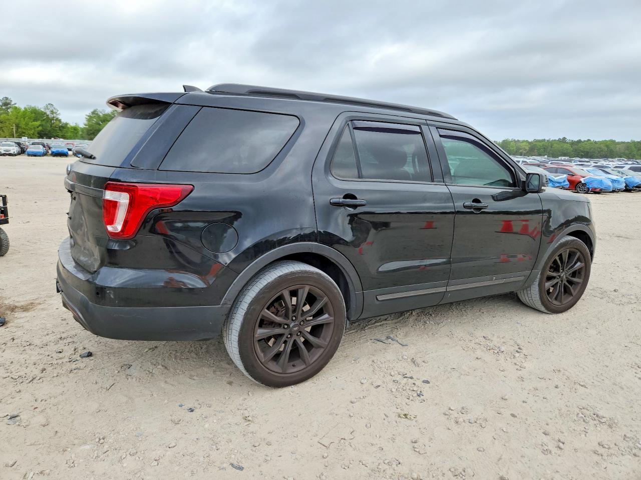 2017 FORD EXPLORER XLT photo 7