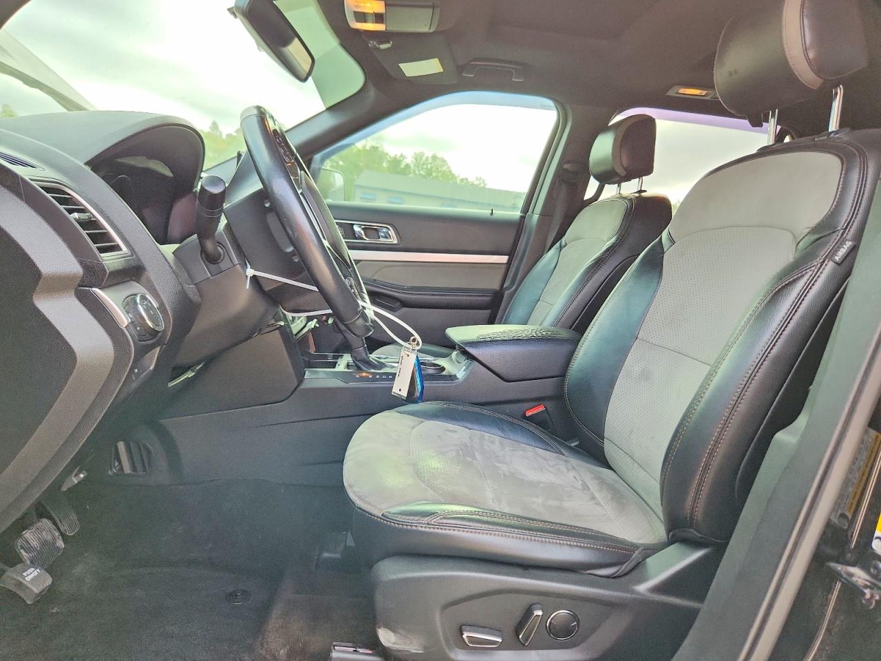 2017 FORD EXPLORER XLT photo 19
