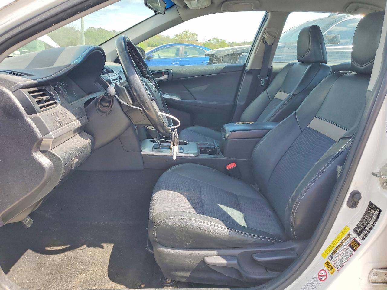 2014 TOYOTA CAMRY SE photo 13