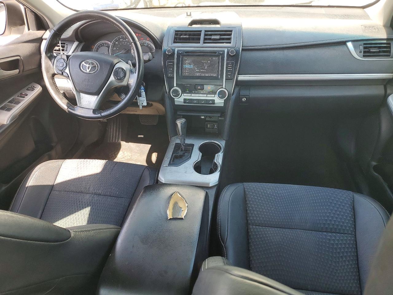 2014 TOYOTA CAMRY SE photo 15