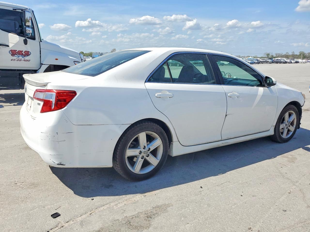 2014 TOYOTA CAMRY SE photo 5