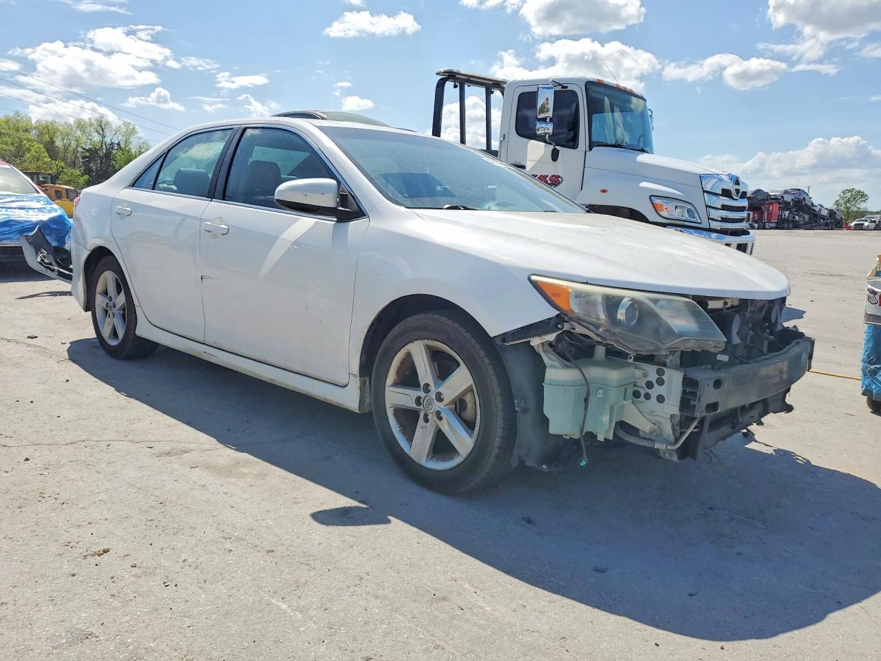 2014 TOYOTA CAMRY SE photo 7