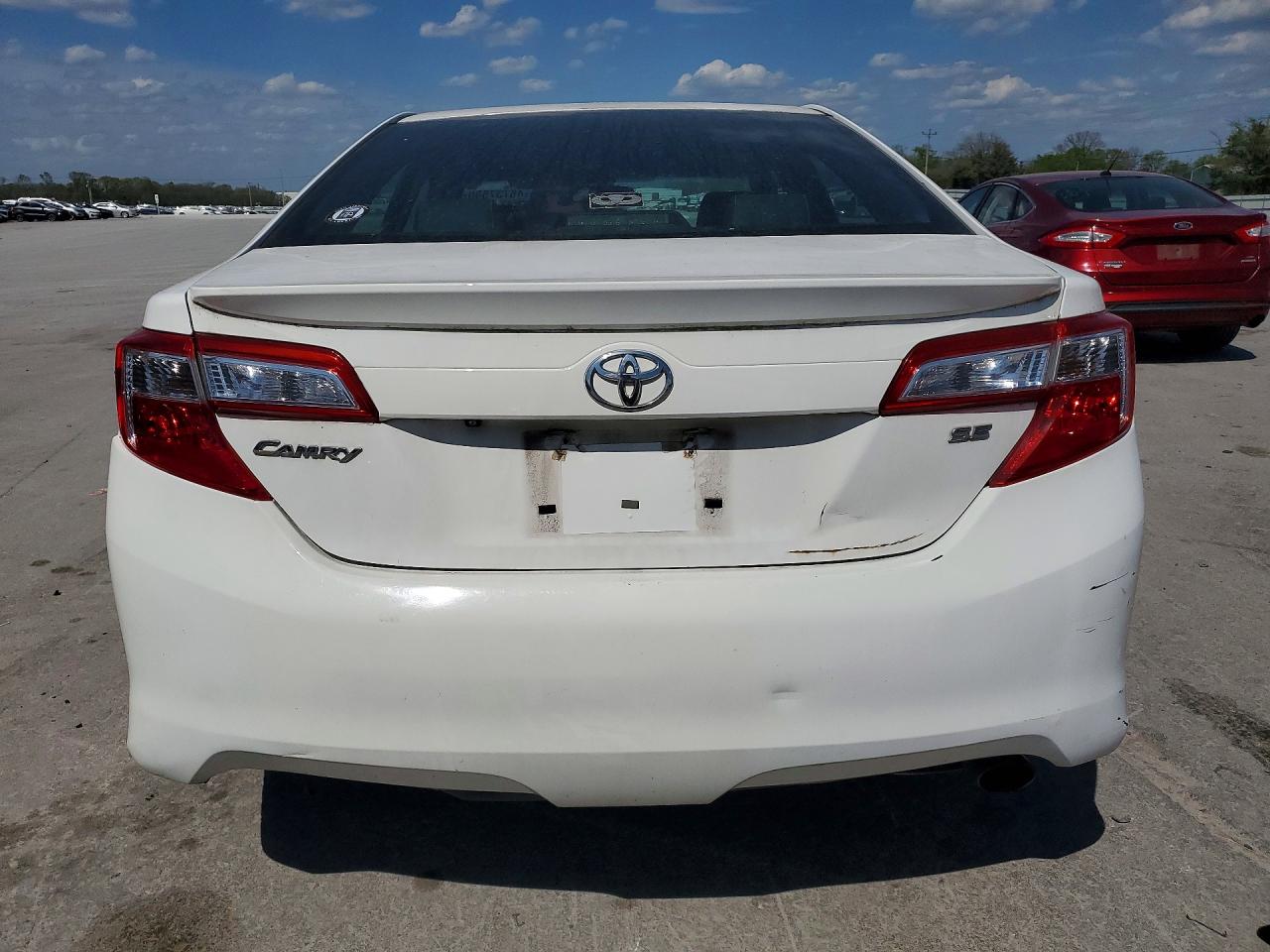2014 TOYOTA CAMRY SE photo 11