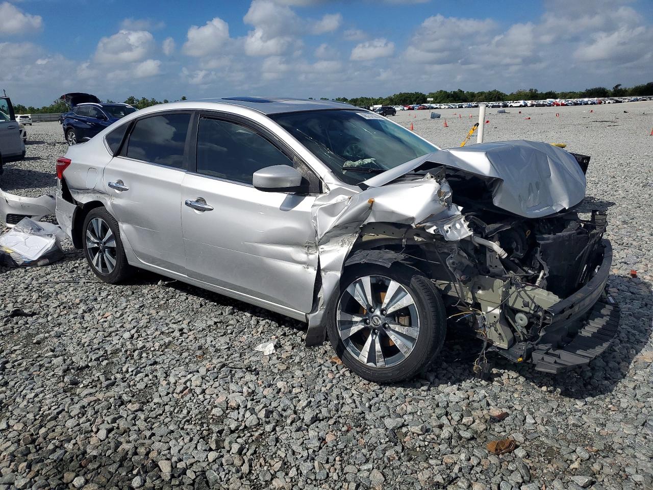 2019 NISSAN SENTRA SV photo 4