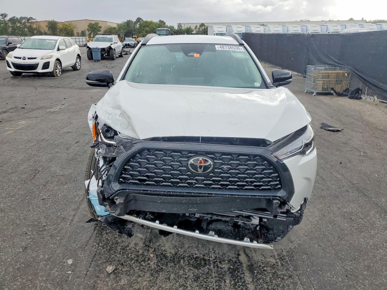 2025 TOYOTA COROLLA CROSS LE photo 13