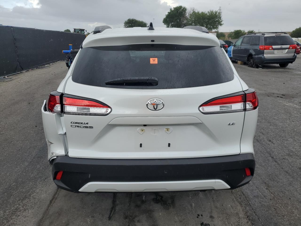 2025 TOYOTA COROLLA CROSS LE photo 16