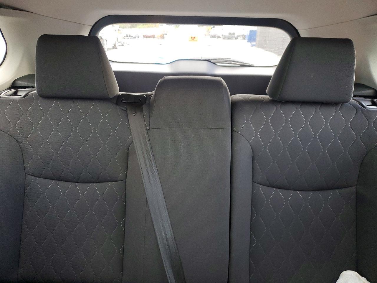 2025 TOYOTA COROLLA CROSS LE photo 28