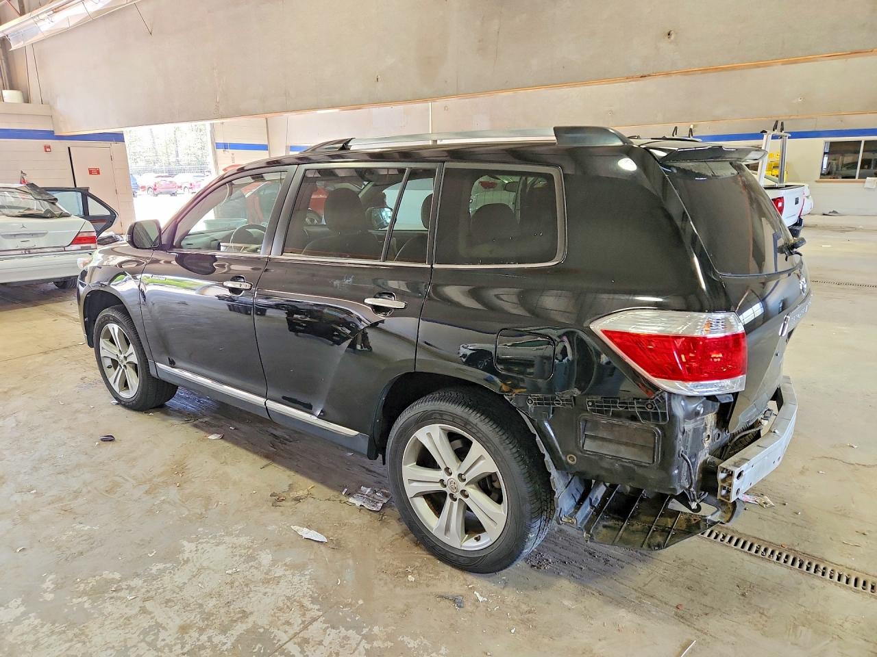 2013 TOYOTA HIGHLANDER LIMITED photo 4