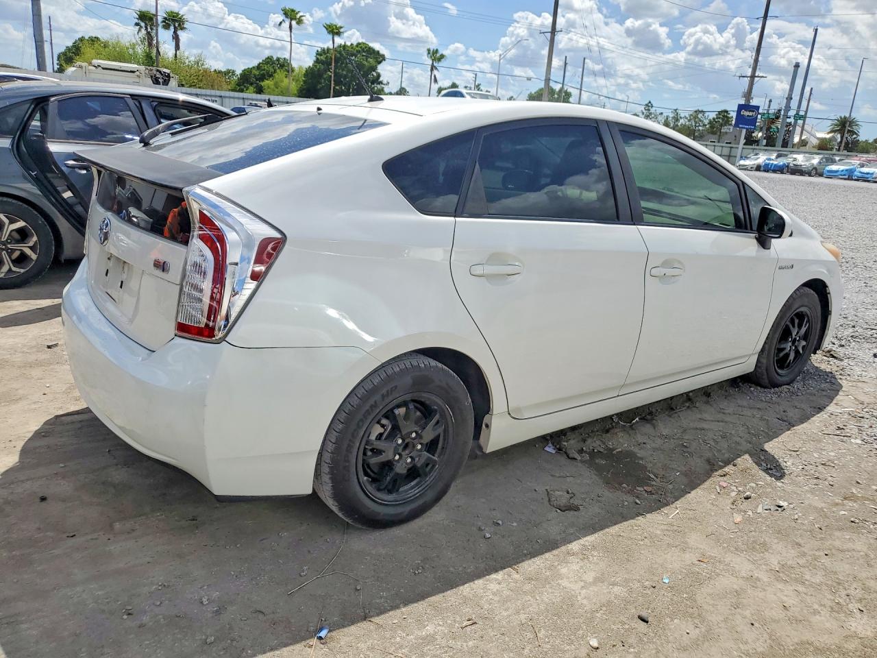 2012 TOYOTA PRIUS TWO photo 5