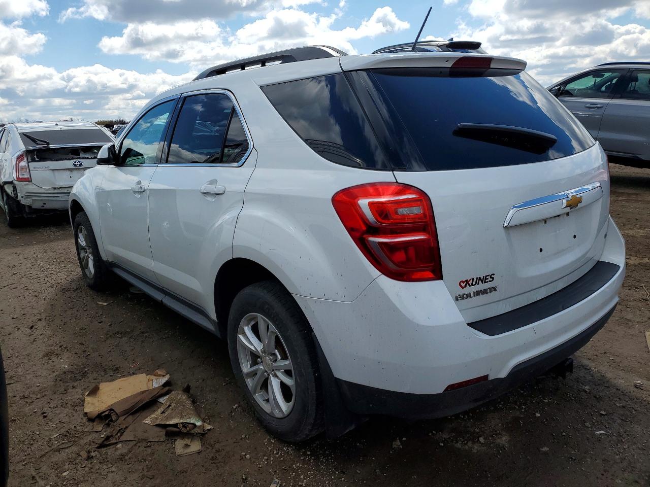 2017 CHEVROLET EQUINOX LT photo 3