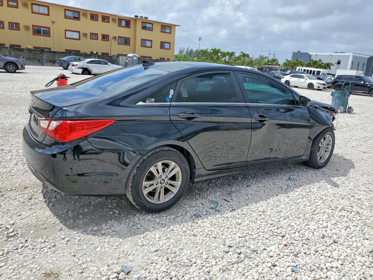 2013 HYUNDAI SONATA GLS photo 5