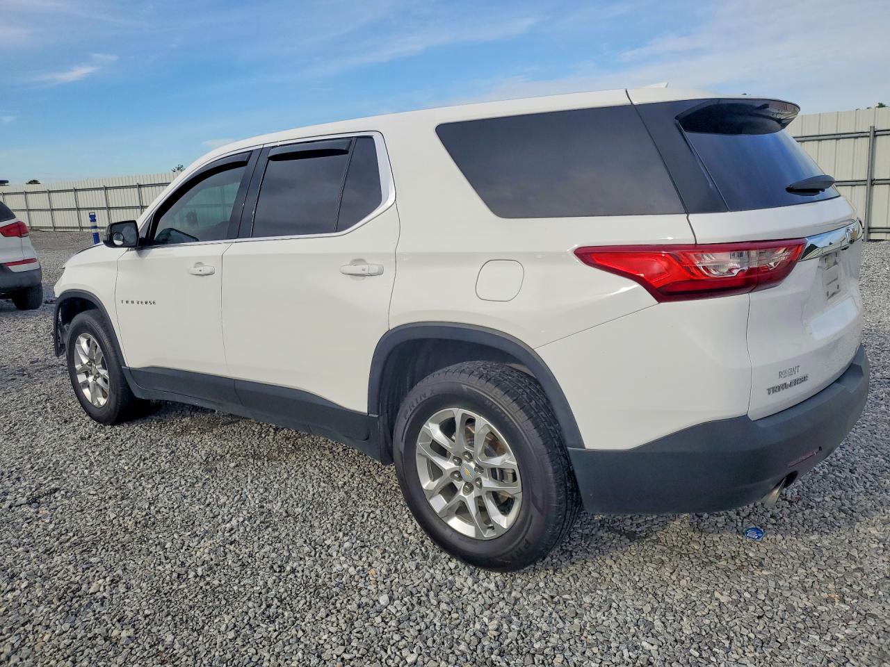 2020 CHEVROLET TRAVERSE LS photo 3